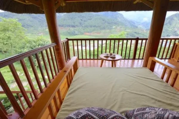 Ảnh chi tiết phòng le-champ-tu-le-resort-hot-spring-spa-studio-bungalow-giuong-doi-vivatrip-04.webp