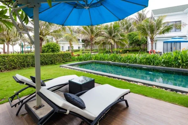 Ảnh chi tiết phòng le-palmier-ho-tram-resort-biet-thu-4-phong-ngu-ho-boi-rieng-nhin-ra-bien-vivatrip-04.webp