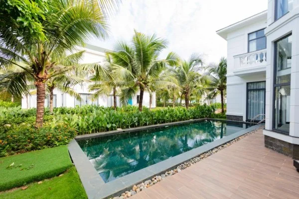 Ảnh chi tiết phòng le-palmier-ho-tram-resort-biet-thu-4-phong-ngu-ho-boi-rieng-nhin-ra-vuon-vivatrip-03.webp