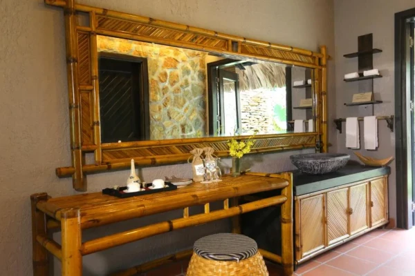 Ảnh chi tiết phòng mai-chau-ecolodge-phong-deluxe-2-giuong-don-nhin-ra-canh-dong-vivatrip-02.webp