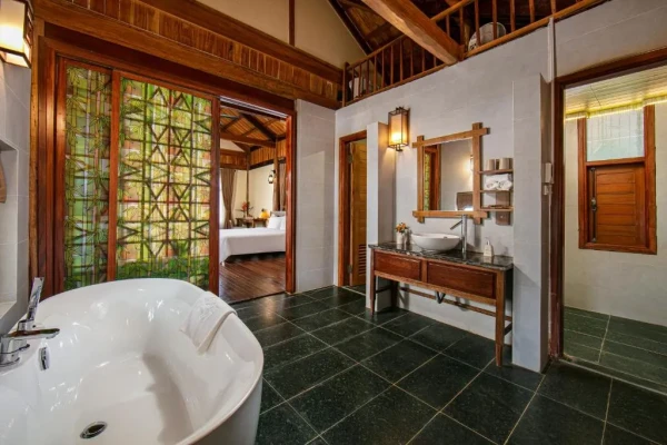 Ảnh chi tiết phòng mai-chau-hideaway-lake-resort-bungalow-vivatrip-02.webp
