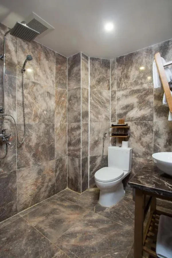 Ảnh chi tiết phòng mai-chau-hideaway-lake-resort-phong-deluxe-giuong-doi-2-giuong-don-vivatrip-05.webp