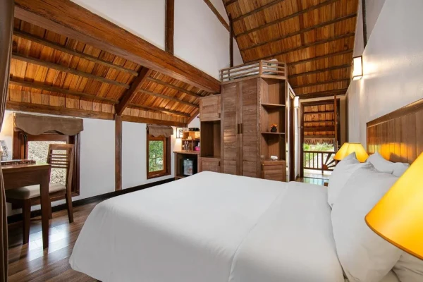Ảnh chi tiết phòng mai-chau-hideaway-lake-resort-phong-tieu-chuan-giuong-doi-vivatrip.webp