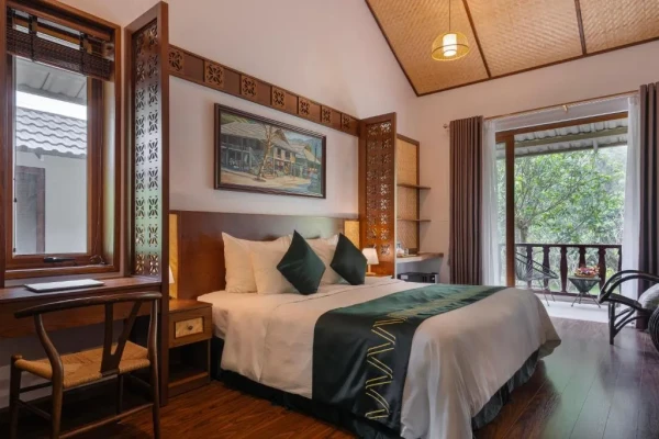 Ảnh chi tiết phòng mai-chau-mountain-view-resort-bungalow-luxury-co-ban-cong-vivatrip-05.webp