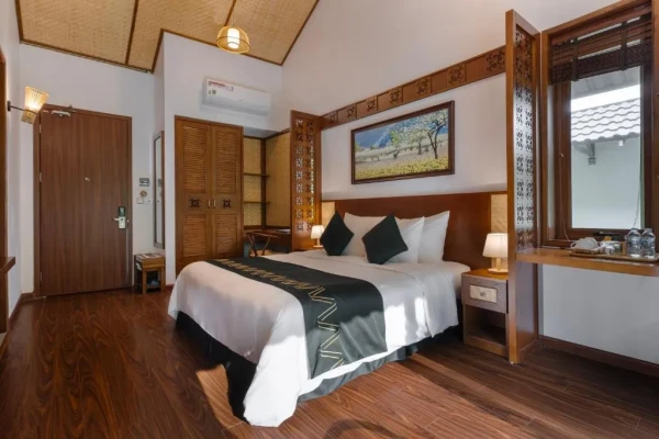 Ảnh chi tiết phòng mai-chau-mountain-view-resort-bungalow-premier-co-ban-cong-vivatrip-05.webp