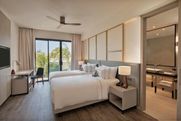 Ảnh chi tiết phòng melia-ho-tram-beach-resort-biet-thu-thelevel-3-phong-ngu-nhin-bien-vivatrip-06.webp