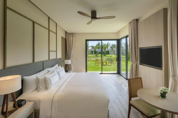 Ảnh chi tiết phòng melia-ho-tram-beach-resort-premium-co-san-va-vuon-vivatrip-02.webp