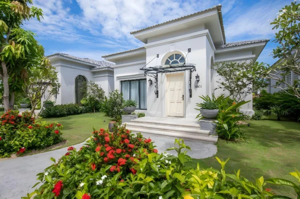 Ảnh chi tiết phòng melia-vinpearl-cam-ranh-beach-resort-biet-thu-1-phong-ngu-ho-boi-rieng-vivatrip.webp