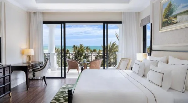 Ảnh chi tiết phòng melia-vinpearl-cam-ranh-beach-resort-can-ho-3-phong-ngu-co-be-boi-vivatrip-07.webp