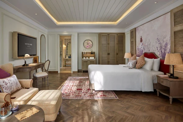 Ảnh chi tiết phòng mercure-dalat-resort-deluxe-giuong-king-vivatrip-04.webp