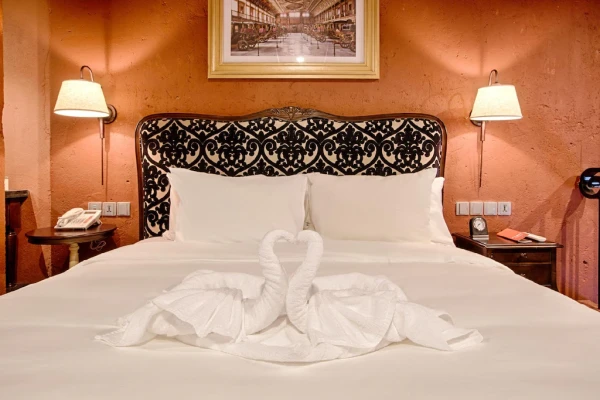 Ảnh chi tiết phòng mercure-danang-french-village-bana-hills-duplex-suite-1-king-bed-vivatrip-03.webp