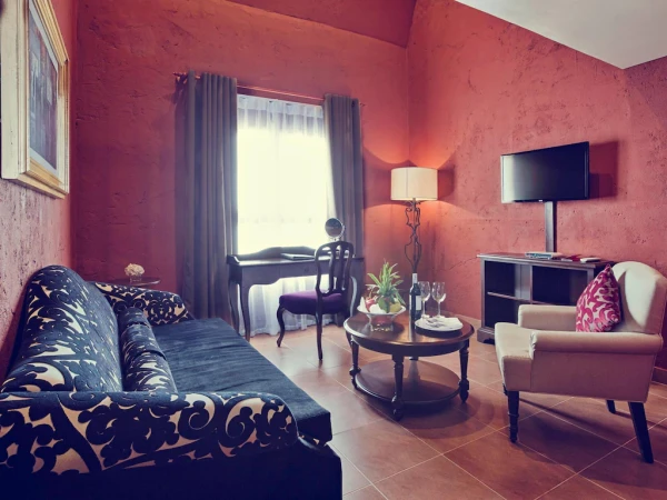 Ảnh chi tiết phòng mercure-danang-french-village-bana-hills-family-suite-vivatrip-02.webp