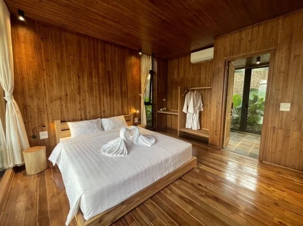 Ảnh chi tiết phòng mo-village-nha-mit-tang-1-deluxe-room-vivatrip-04.webp