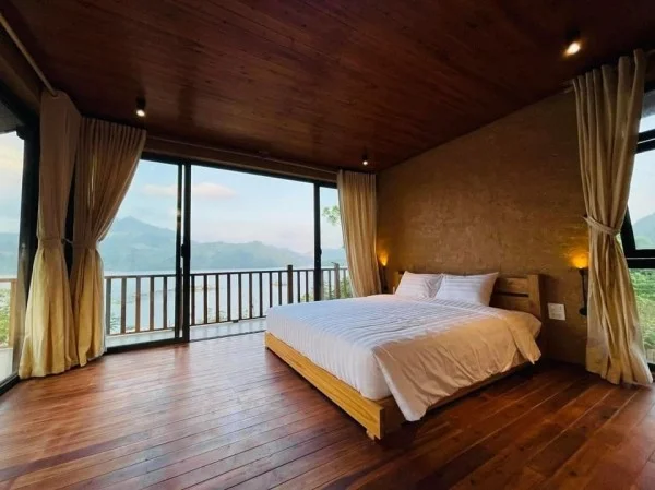 Ảnh chi tiết phòng mo-village-nha-mit-tang-1-deluxe-room-vivatrip.webp