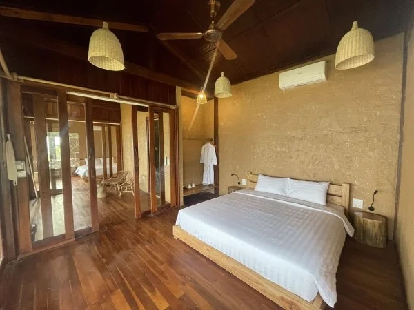 Ảnh chi tiết phòng mo-village-nha-tao-phong-goc-deluxe-premium-vivatrip-04.webp