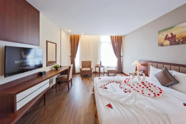 Ảnh chi tiết phòng muong-thanh-holiday-moc-chau-hotel-phong-deluxe-giuong-doi-vivatrip-04.webp
