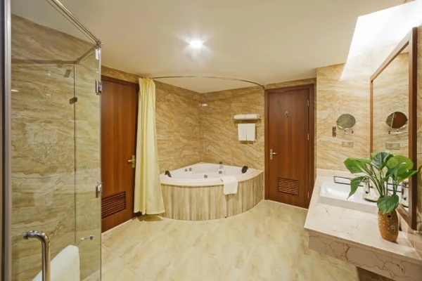 Ảnh chi tiết phòng muong-thanh-holiday-moc-chau-hotel-suite-excutive-vivatrip.webp