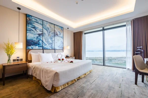 Ảnh chi tiết phòng muong-thanh-luxury-center-ha-long-deluxe-ocean-view-vivatrip-04.webp