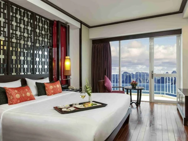 Ảnh chi tiết phòng novotel-ha-long-junior-suite-bay-view-vivatrip-03.webp