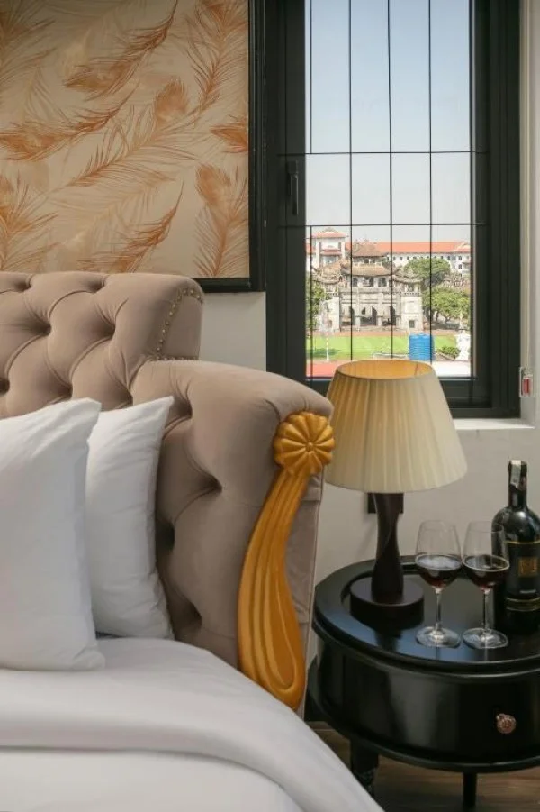 Ảnh chi tiết phòng phat-diem-plaza-hotel-suite-round-balcony-vivatrip-06.webp