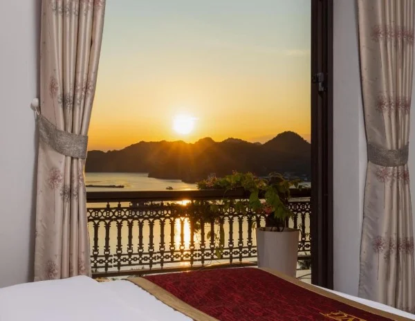 Ảnh chi tiết phòng quang-tung-hotel-phong-giuong-doi-vivatrip-05-2.webp