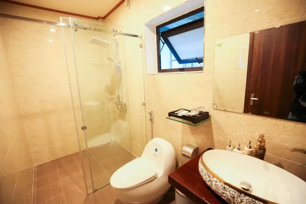 Ảnh chi tiết phòng resort-trang-an-ninh-binh-phong-giuong-doi-nhin-ra-nui-vivatrip-02.webp