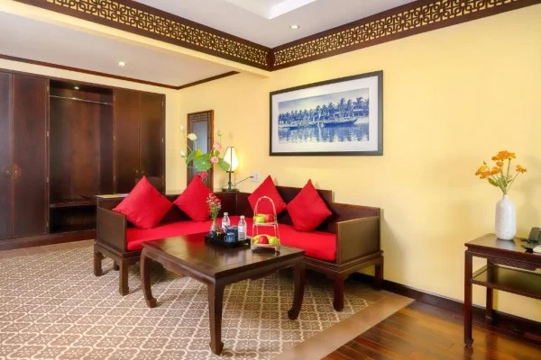 Ảnh chi tiết phòng Signature Suite Room with Large Balcony 7