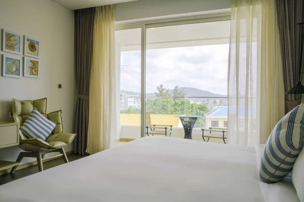 Ảnh chi tiết phòng Premium King Bed 9