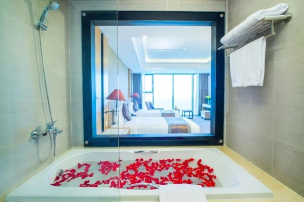 Ảnh chi tiết phòng Phòng Deluxe Giường Đôi/ 2 Giường Đơn Nhìn Ra Biển 7