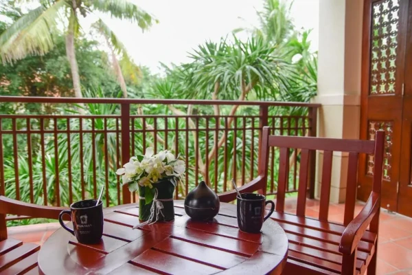 Ảnh chi tiết phòng Phòng Deluxe Giường Đôi/2 Giường Đơn Nhìn Ra Vườn 7