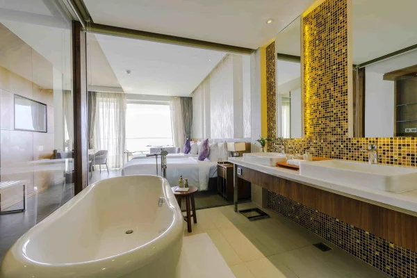 Ảnh chi tiết phòng Classic Twin Room - Balcony with Sea View 11