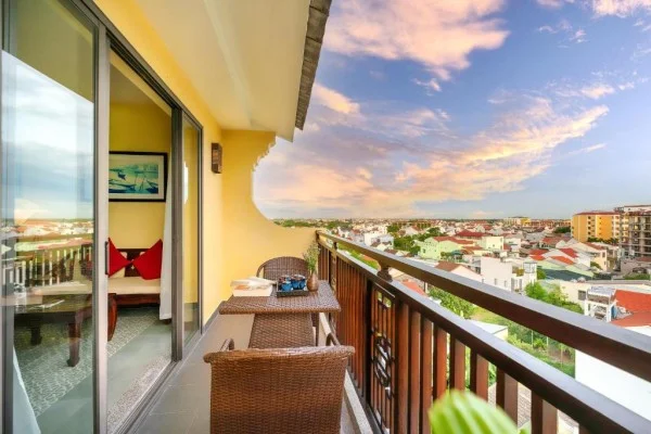 Ảnh chi tiết phòng Grand Deluxe Room with Large Balcony 9