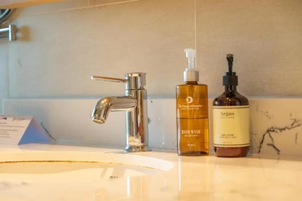 Ảnh chi tiết phòng Phòng Premium Deluxe Giường Đôi/ 2 Giường Đơn Nhìn Ra Biển - Bao Gồm Suối Nước Nóng & Công Viên Nước 11