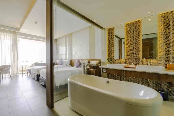 Ảnh chi tiết phòng Classic Twin Room - Balcony with Sea View 12