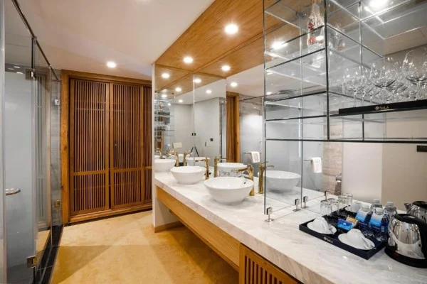 Ảnh chi tiết phòng Suite Presidential Có Ban Công Và Nhìn Ra Biển 11