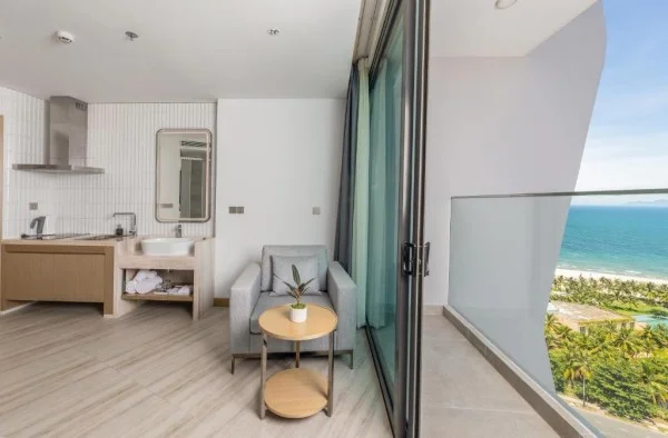 Ảnh chi tiết phòng Studio King Room Partial Sea View with Balcony 7