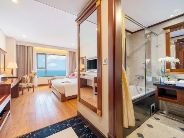 Ảnh chi tiết phòng Phòng Deluxe Giường Đôi/ 2 Giường Đơn Nhìn Ra Biển 9