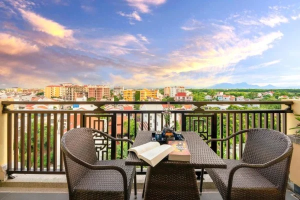 Ảnh chi tiết phòng Grand Deluxe Room with Large Balcony 10