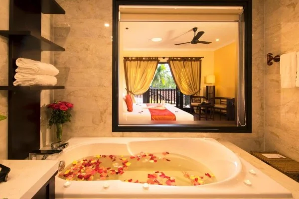 Ảnh chi tiết phòng Phòng Deluxe Giường Đôi/2 Giường Đơn Nhìn Ra Vườn 7