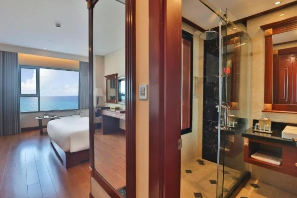 Ảnh chi tiết phòng Phòng Deluxe Giường Đôi/ 2 Giường Đơn Nhìn Ra Biển 8