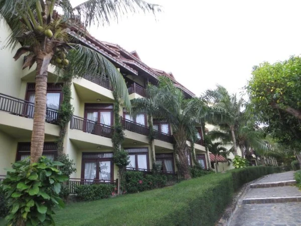 Ảnh chi tiết phòng Phòng Deluxe Giường Đôi/2 Giường Đơn Có Ban Công Nhìn Ra Biển 7