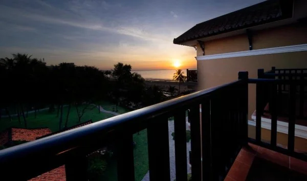 Ảnh chi tiết phòng Phòng Deluxe Giường Đôi/2 Giường Đơn Nhìn Ra Vườn 9