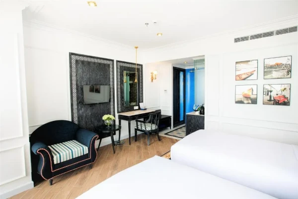 Ảnh chi tiết phòng Phòng Deluxe 2 Giường Đơn có Ban công và Nhìn ra Thành phố 10