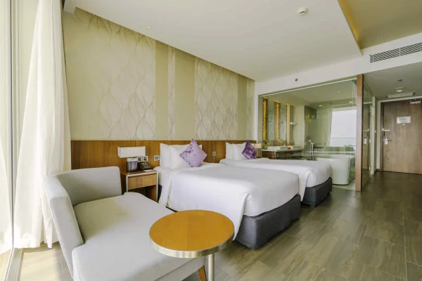 Ảnh chi tiết phòng Classic Twin Room - Balcony with Sea View 7