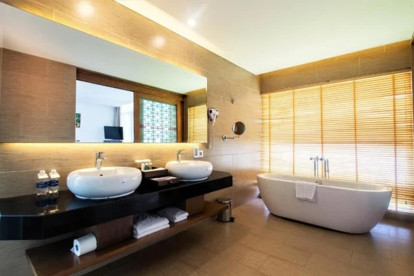 Ảnh chi tiết phòng Premium Garden Suite with Balcony and Bathtub 8