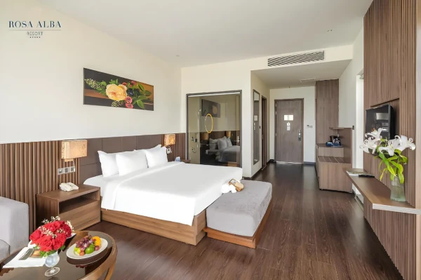 Ảnh chi tiết phòng rosa-alba-resort-villas-tuy-hoa-suite-huong-ra-bien-vivatrip-02.webp