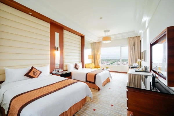 Ảnh chi tiết phòng royal-villas-halong-casino-deluxe-twin-sea-view-vivatrip.webp