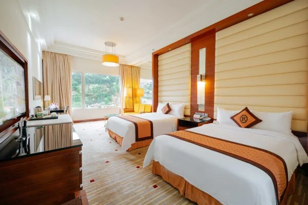 Ảnh chi tiết phòng royal-villas-halong-casino-premium-double-vivatrip.webp