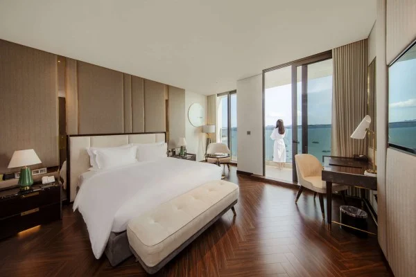 Ảnh chi tiết phòng sea-stars-hotel-ha-long-deluxe-bay-view-vivatrip-03.webp