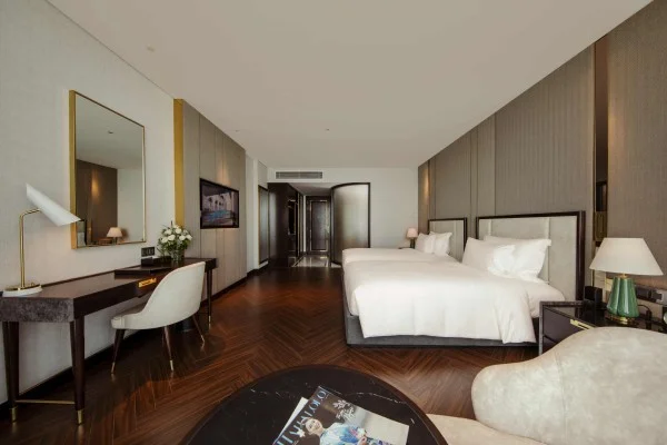 Ảnh chi tiết phòng sea-stars-hotel-ha-long-deluxe-lake-view-vivatrip-04.webp